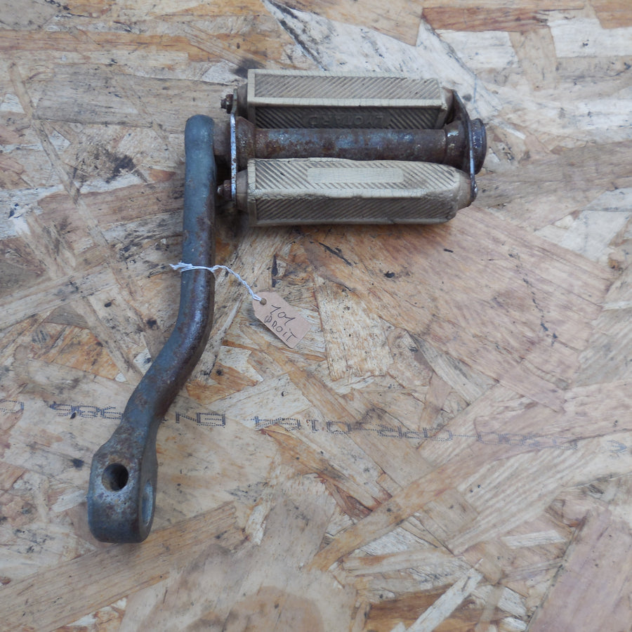 pedale mobylette peugeot  101 / 102