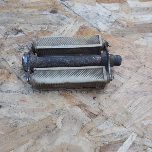 pedale mobylette lyotard peugeot  101 / 102