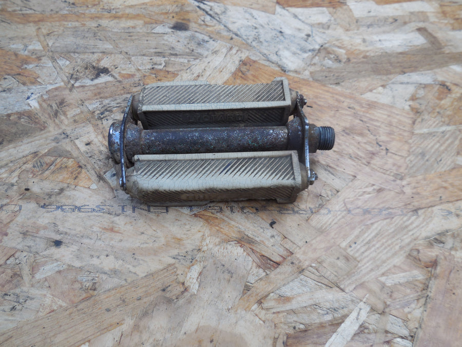 pedale mobylette lyotard peugeot  101 / 102