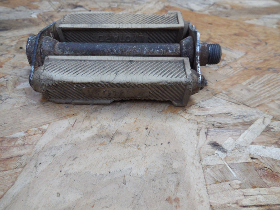 pedale mobylette lyotard peugeot  101 / 102