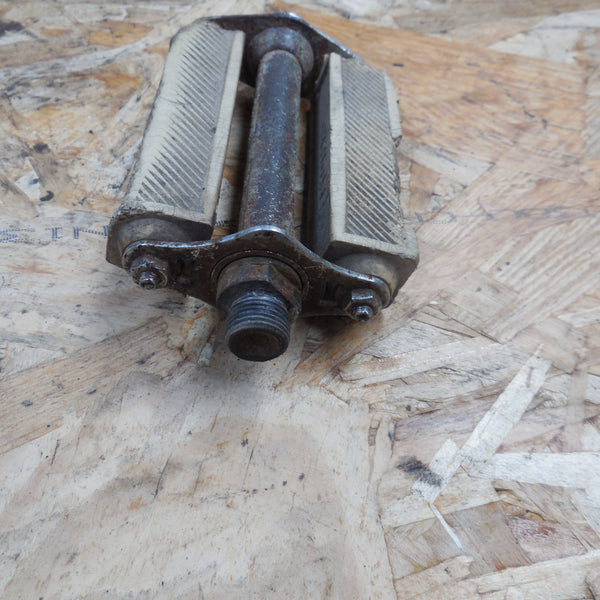 pedale mobylette lyotard peugeot  101 / 102