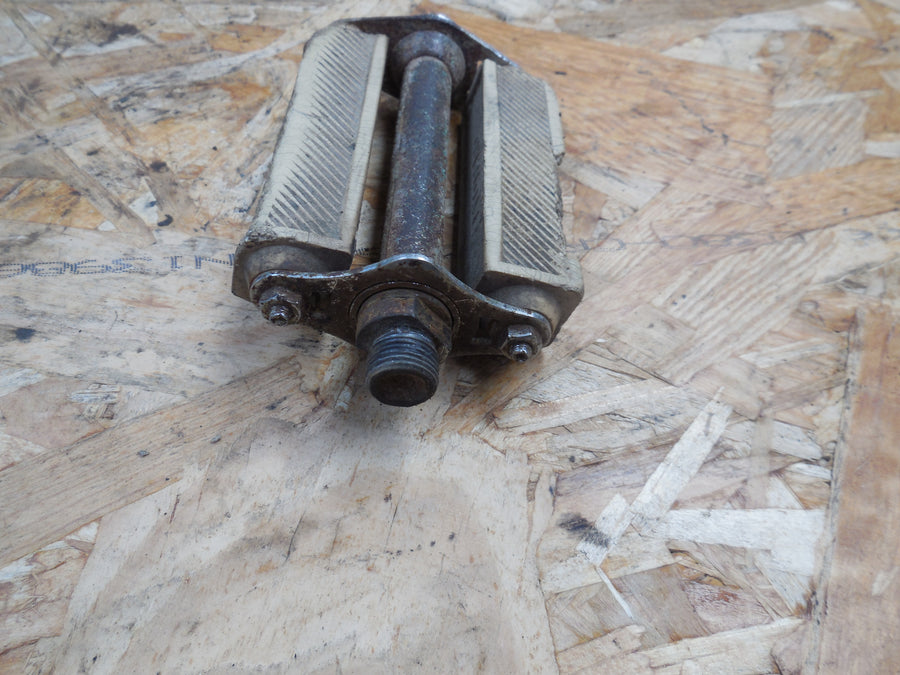 pedale mobylette lyotard peugeot  101 / 102