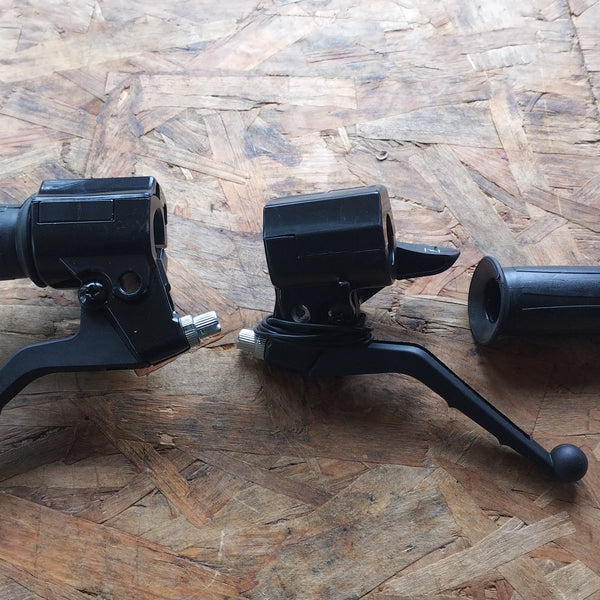 paire de poignée accélérateur freins